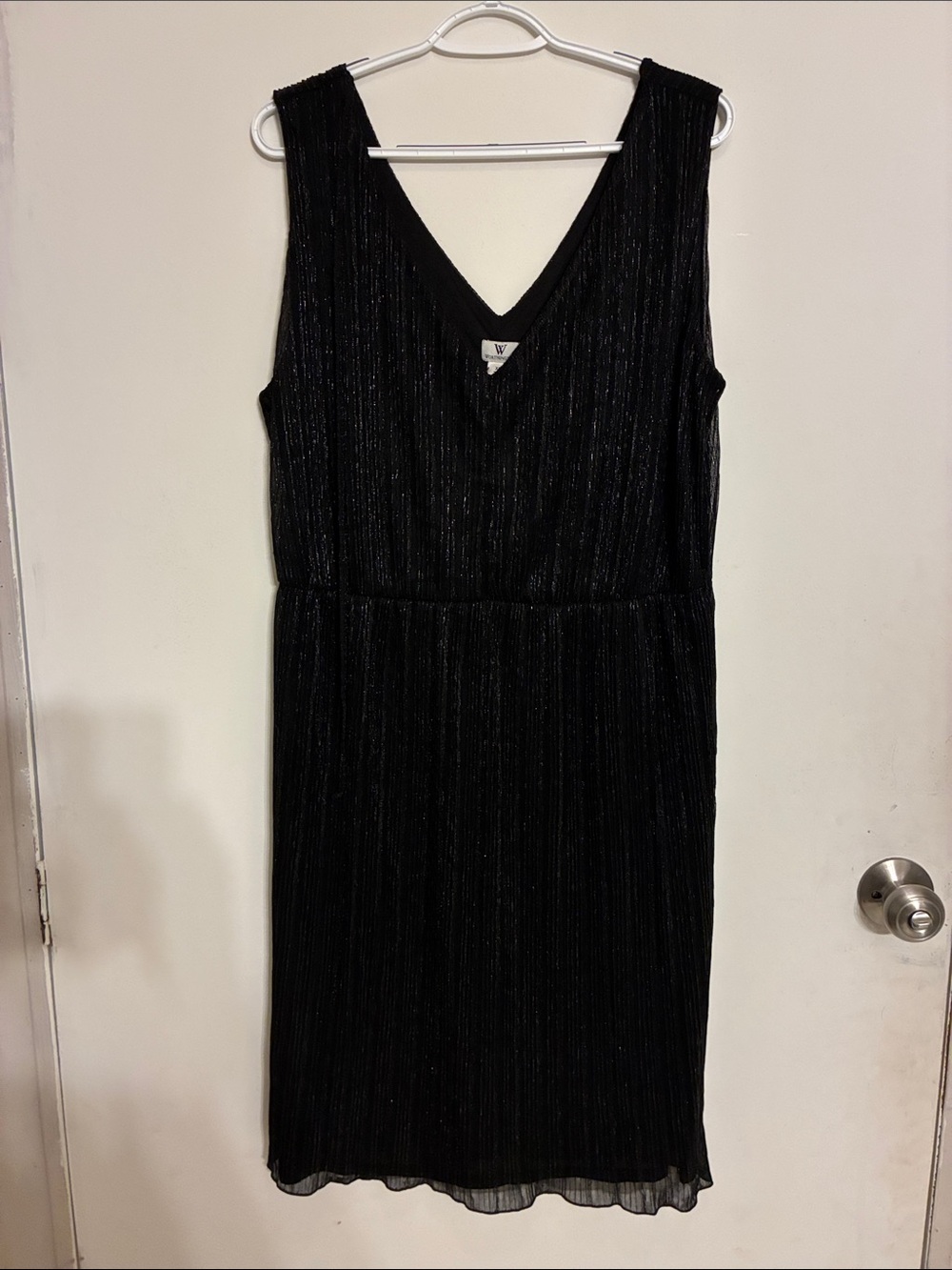Worthington Black Sleeveless V-Neck Pleated Midi Dress